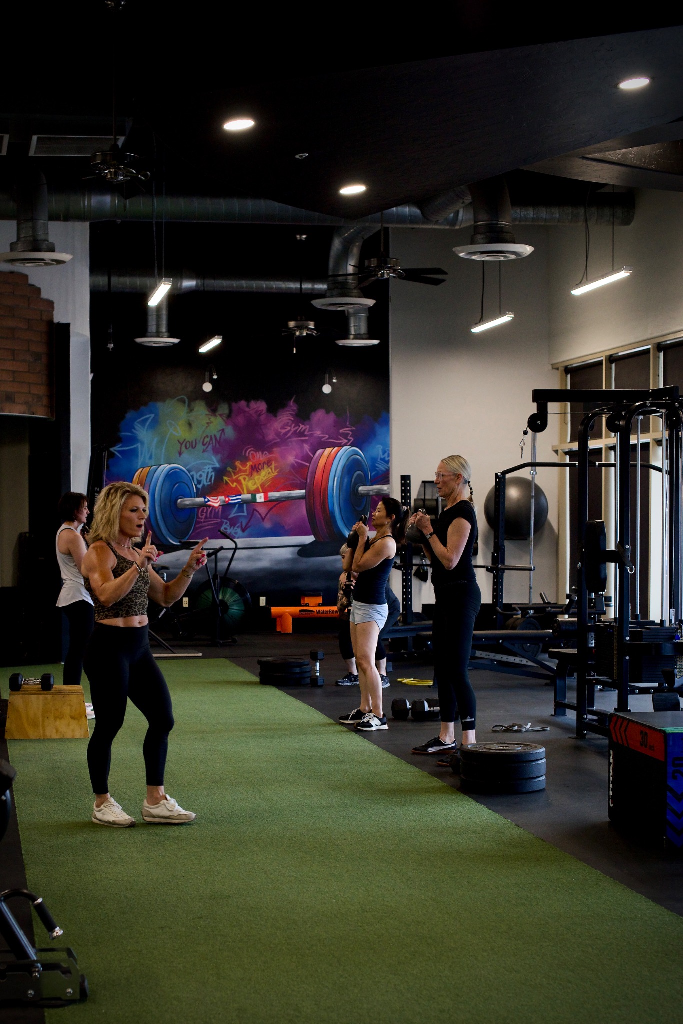 Rachelle coaching clients in the gym